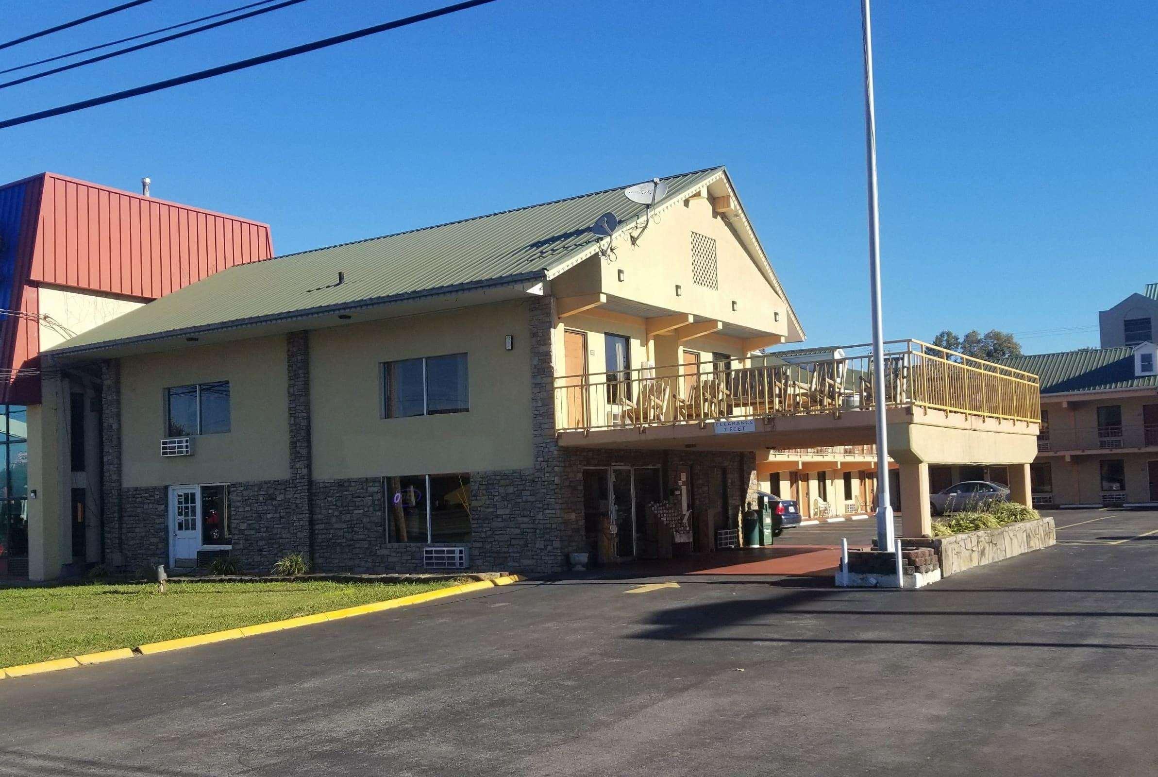 Pigeon Forge Parkway Inn Exterior photo