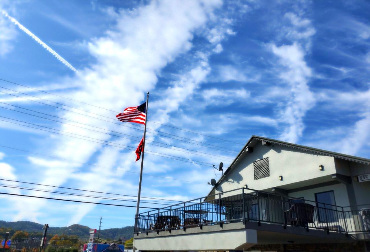 Pigeon Forge Parkway Inn Exterior photo